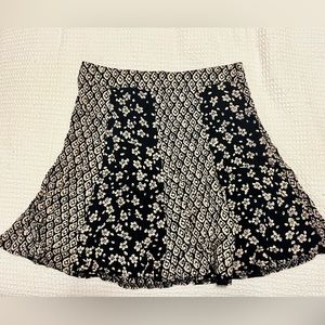 Really cute flared, patterned, mini skirt